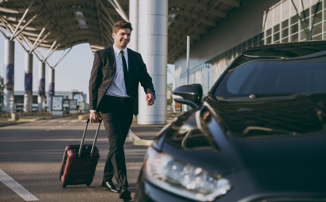 A Guide to Using a Car or Limo Service for Transportation to and from LGA Airport in NYC