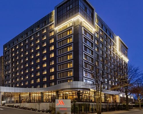 Luxury Hotels Near John F. Kennedy International Airport (JFK) for a First-Class Experience 1 caption | NYC Limo Service