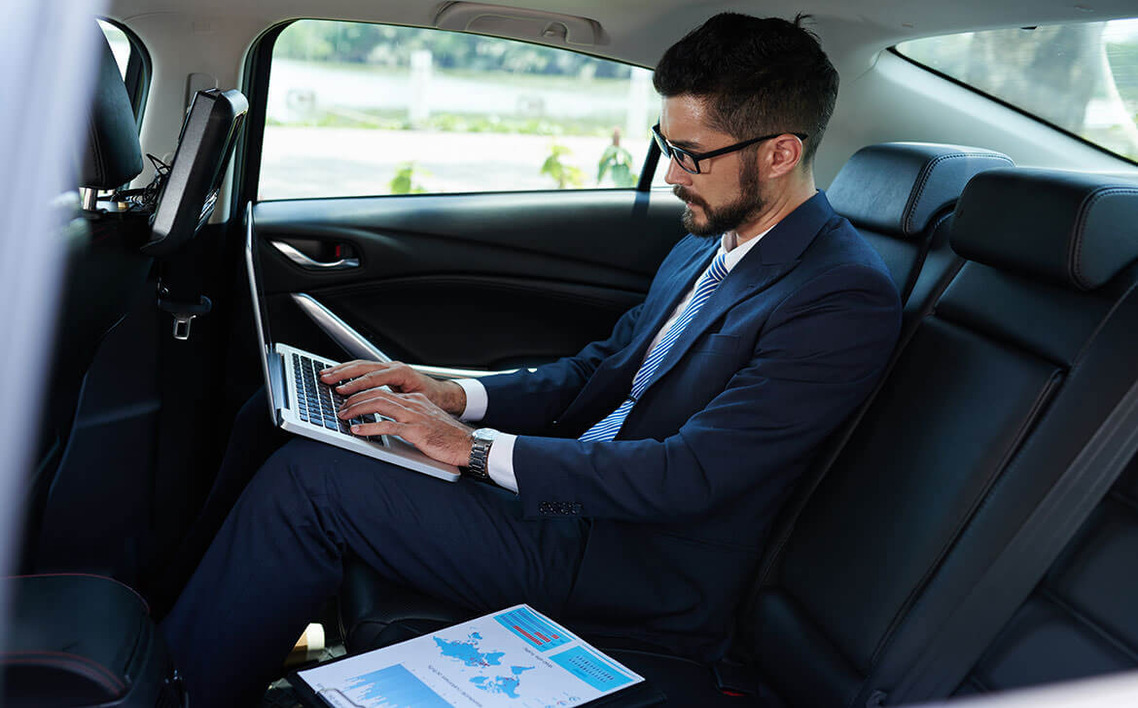 The Advantages of Renting a Luxury Vehicle for Business Trips