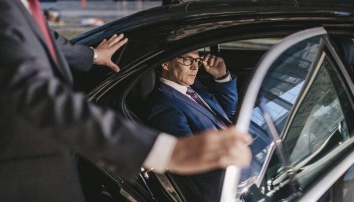 A Guide to Using a Car or Limo Service for Transportation to and from LGA Airport in NYC 1 chauffeur service 2 1024x683 1 1 | NYC Limo Service