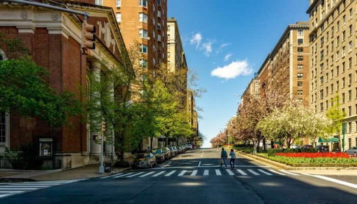 Upper East Side: Luxury and Glamour in Manhattan 1 clay leconey 3WAg7ehmEGQ unsplash scaled 1 | NYC Limo Service