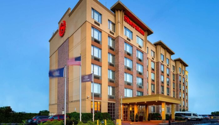 Luxury Hotels Near John F. Kennedy International Airport (JFK) for a First-Class Experience 4 new york sheraton jfk airport hotel photo 2 | NYC Limo Service
