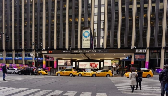 Transportation Options to and from EWR Airport 3 penn station 1024x768 1 | NYC Limo Service
