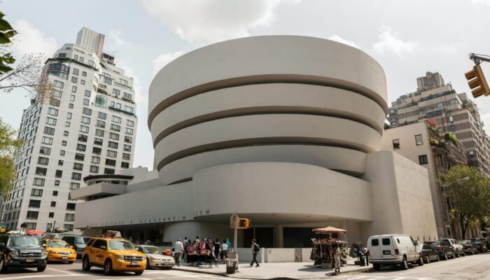 Upper East Side: Luxury and Glamour in Manhattan 3 reno laithienne i1i40Cv7jb4 unsplash scaled 1 | NYC Limo Service