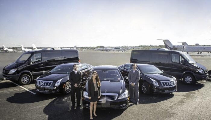 Scams to Avoid Traveling from Newark Liberty International Airport (EWR) to Manhattan With NYC State Limo 4 teterboro tarmac | NYC Limo Service